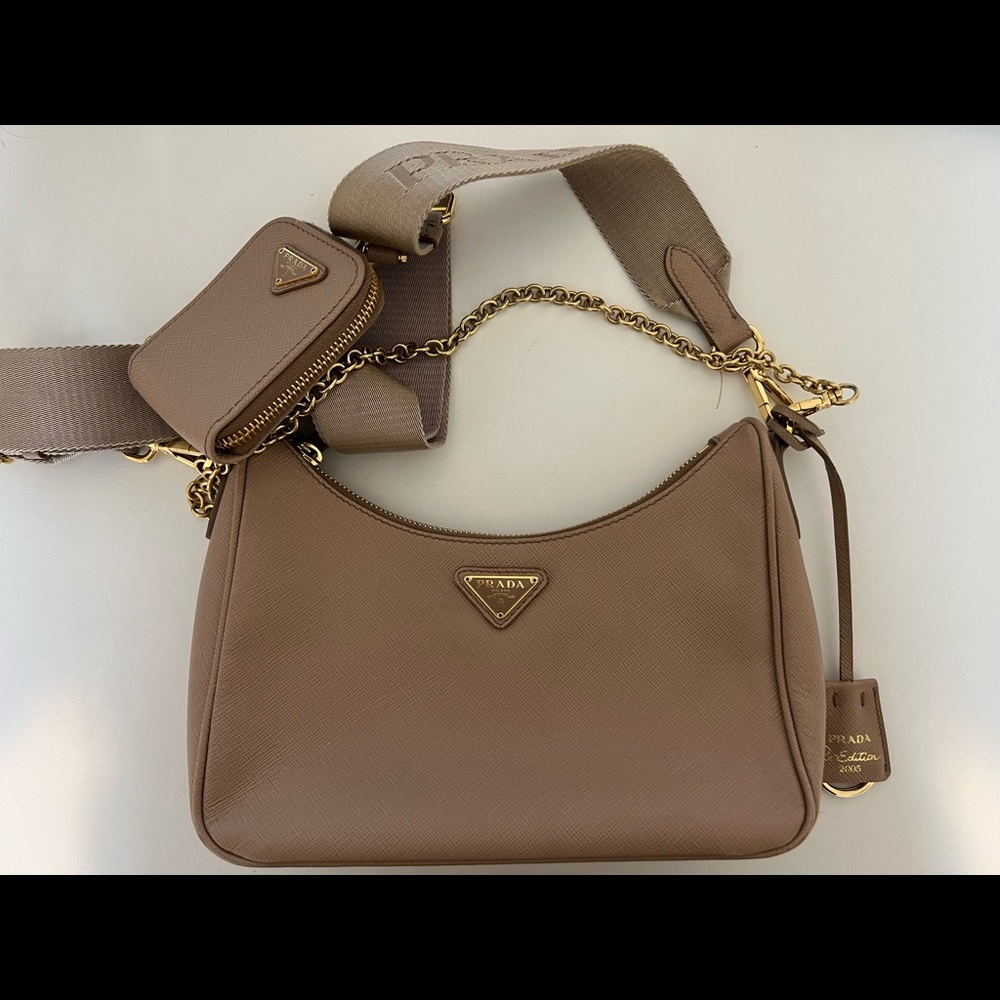 - Prada Re-edition Saffiano leather bag